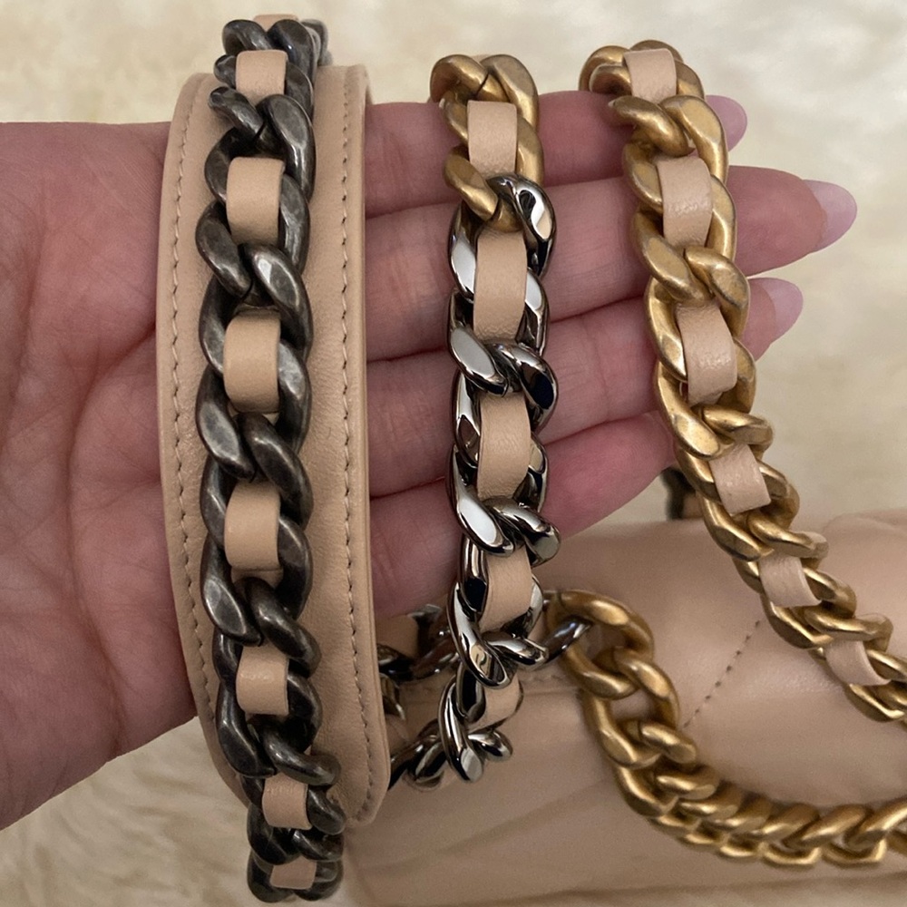 Chanel 19 WOC Wallet on Chain - Picture 6 of 16